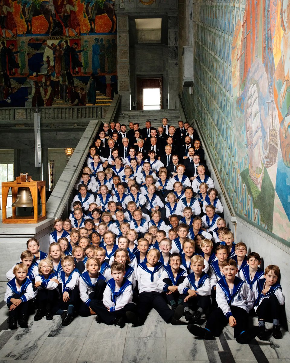 Når man må leie inn Sølvguttene for å fylle tribunen
#ffk1903