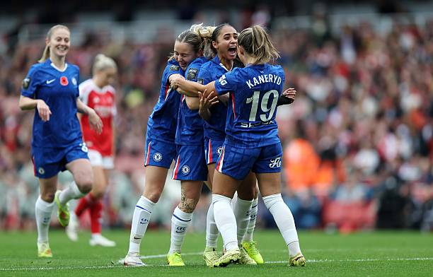CFCWdaily's tweet photo. OFFICIAL: Chelsea women have now equalled their long-standing record of 33 games unbeaten in the 🏴󠁧󠁢󠁥󠁮󠁧󠁿 Women's Super League with a 1-1 draw with Arsenal at the Emirates. A chance to extend the league next game week! 
#CFCW https://t.co/qy6Inf5CcG