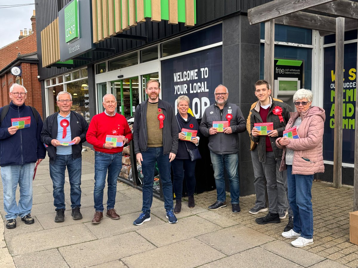Campaign action day in #Wivenhoe talking to residents with ⁦<a href="/AdamFoxUK/">Adam Fox</a>⁩ our <a href="/UKLabour/">The Labour Party</a> Greater Essex mayoral candidate