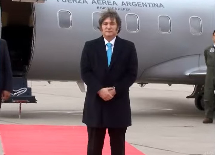 Bienvenido a Bolivia 🇧🇴 presidente <a href="/JMilei/">Javier Milei</a> 🇦🇷! 
VLLC!