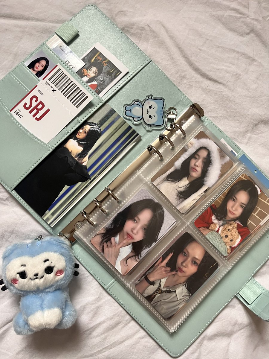 ryujiin__'s tweet photo. i love being a ryujin collector 🪼 https://t.co/0hHAbOFMuK