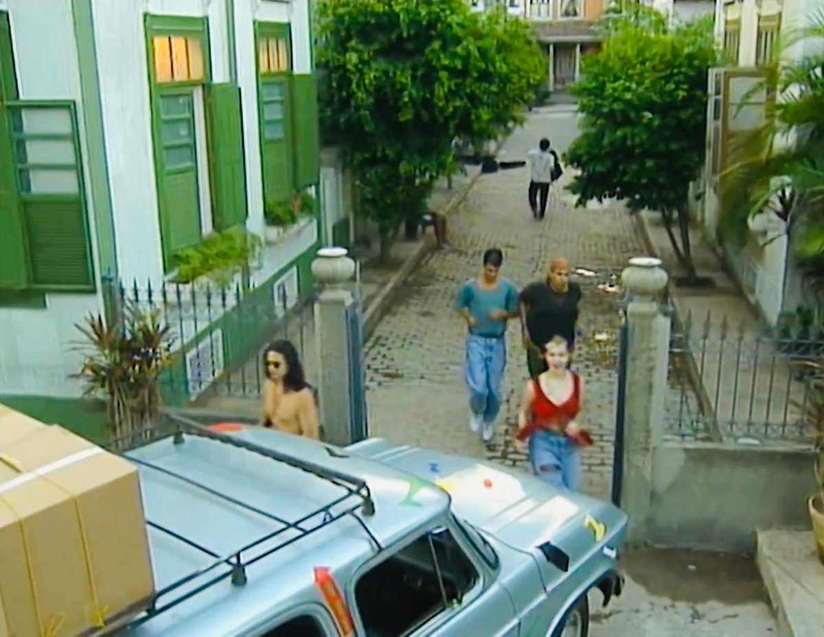 PauloNoveleiro's tweet photo. • 🏙️ CIDADE CENOGRÁFICA • #AViagem (1994) curiosidades:
• foi utilizada tbm em: #LuaCheiaDeAmor e #Felicidade.
• a casa da Estela, teve seu interior projetado no msm local da cidade, ao contrário do que é acostumado acontecer;
• o Pão de Açúcar era inserido digitalmente. https://t.co/YiGHLwjVQF