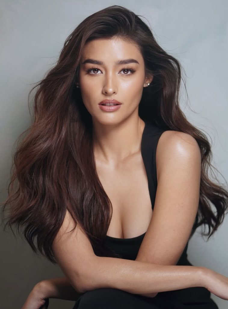 i love it when she it styled like a pageant girlie🤩