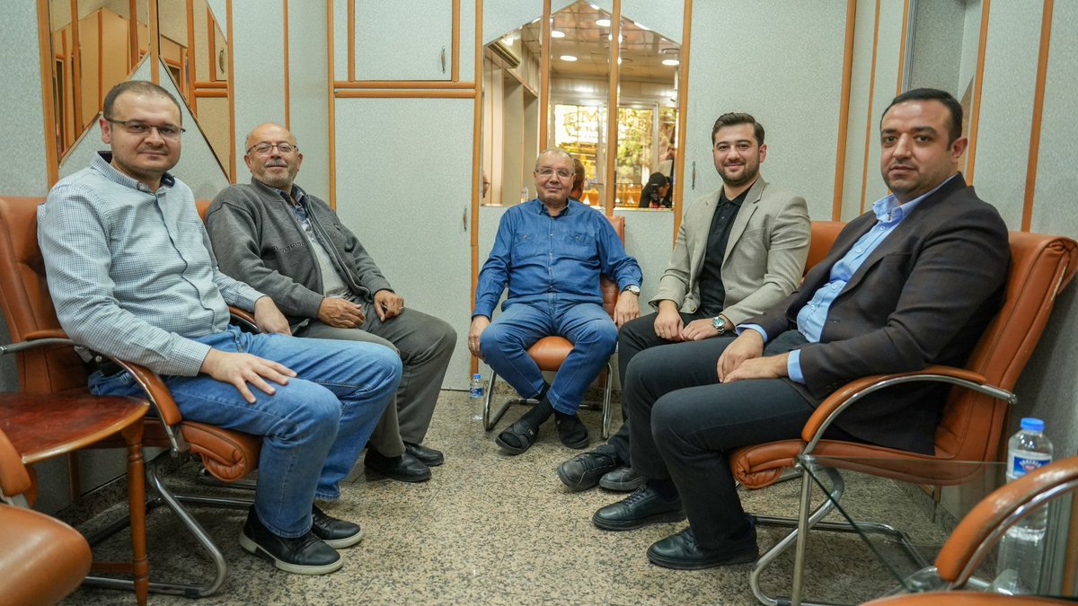 📍 Karagöz Caddesi • Emre Kuyumculuk

Karagöz Caddesi’nde uzun yıllardır kuyumculuk sektöründe hizmet gösteren Emre Kuyumculuk’ta iş yeri sahibi Kenan NİZAMOĞLU’nu ziyaret ettik. 

Ustalıkla şekillenen altın ve takıların inceliği kadar güzel olan sohbetleri ve