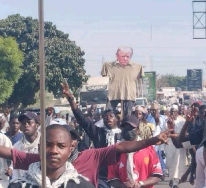 ShelongGabriel's tweet image. Arewa North never protested the terrorists destroying their own communities have poured into the streets in Kano to protest Donald Trump.