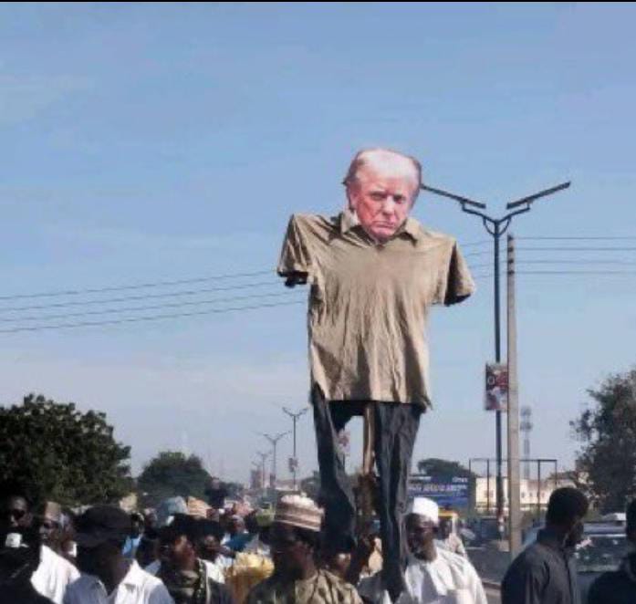 ShelongGabriel's tweet image. Arewa North never protested the terrorists destroying their own communities have poured into the streets in Kano to protest Donald Trump.