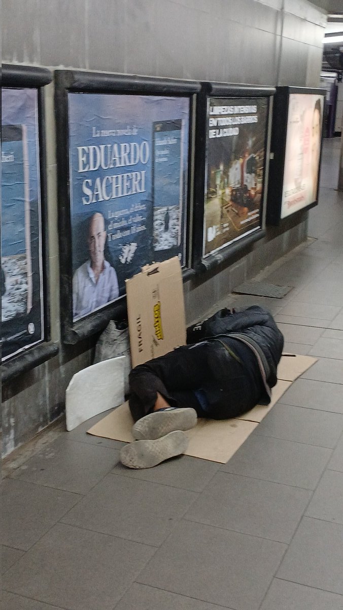 repodrida23's tweet photo. #subteE No es una estación,SON TODAS!No hay Personal de Seguridad de @Emova_arg ni de @PoliciaCiudadBA A las 8 de la mañana nos encontramos con los #fisuras x todos lados! Que hacer @jorgemacri @gabimraida @ibaistrocchi @claramuzzio? @CabaFisuras @VecinosCon5633 @Indignada_Lala https://t.co/oEpJFBtcOp