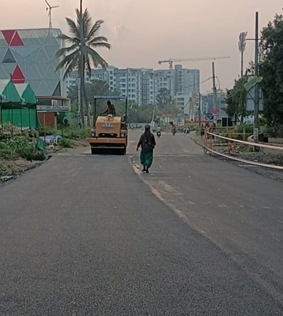 GBA_office's tweet image. Asphalting work on Balagere Road, opposite Disha Central Park Club House, has been successfully completed under the jurisdiction of Bengaluru East City Corporation  for smoother vehicular movement. 🛣️✨

#GreaterBengaluruAuthority #eastcitycorporation #DKShivakumar #CMofKarnataka