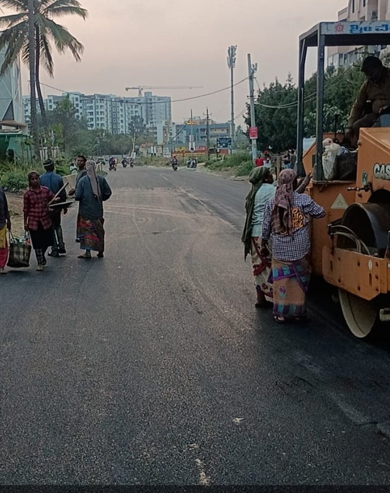 GBA_office's tweet image. Asphalting work on Balagere Road, opposite Disha Central Park Club House, has been successfully completed under the jurisdiction of Bengaluru East City Corporation  for smoother vehicular movement. 🛣️✨

#GreaterBengaluruAuthority #eastcitycorporation #DKShivakumar #CMofKarnataka