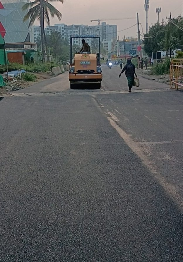 GBA_office's tweet image. Asphalting work on Balagere Road, opposite Disha Central Park Club House, has been successfully completed under the jurisdiction of Bengaluru East City Corporation  for smoother vehicular movement. 🛣️✨

#GreaterBengaluruAuthority #eastcitycorporation #DKShivakumar #CMofKarnataka