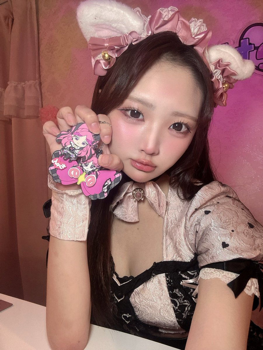 minette_akiba's tweet photo. 明日はサトウちゃん卒業イベント🎓💐

明日の子猫ちゃんは🐈��⸒⸒⸒

🎀ゆきの@minette_yukino 
🎀るか@minette_ruka 
🎀なの@minette_nano 
🎀ののか@minette_nonoka 
🎀もこ@minette_moco 
🎀みに@minette_mini_ 
🎀みみ@minette_mimi_ 
🎀ちゃむ@minette_chamu 
🎀みこぴ@minette_mikopi 
🎀すみれ@pricinha_sumire 
🎀��トウ@Sato__aaaru 

皆様のご入国お待ちしております🪄︎︎✨