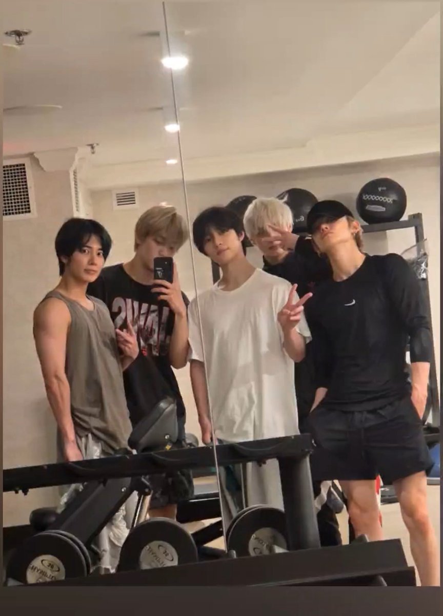 Please don't ignore. 1 retweet = 1 vote!

Target = 5,000 retweets/replies

I vote #TOMORROWXTOGETHER on #2025MAMAVOTE