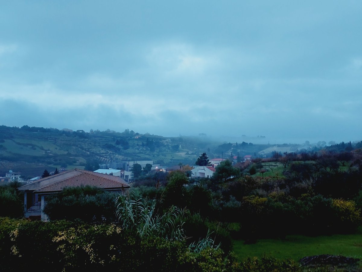 c_tacconelli's tweet photo. Le prime ore di una mattina di Novembre nell'entroterra Siciliano.......(Silenzi, profumi e odore di caffè) ! https://t.co/2DwHfka21G