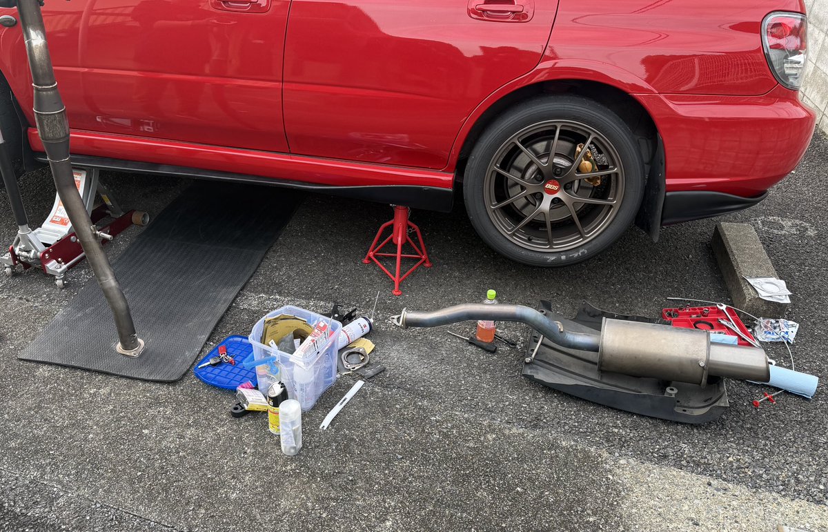 ryoryo_gdb's tweet image. 廃棄漏れを治すべく一生懸命車の下に潜り直しました。
本当にマフラー交換だけは苦手かも。
