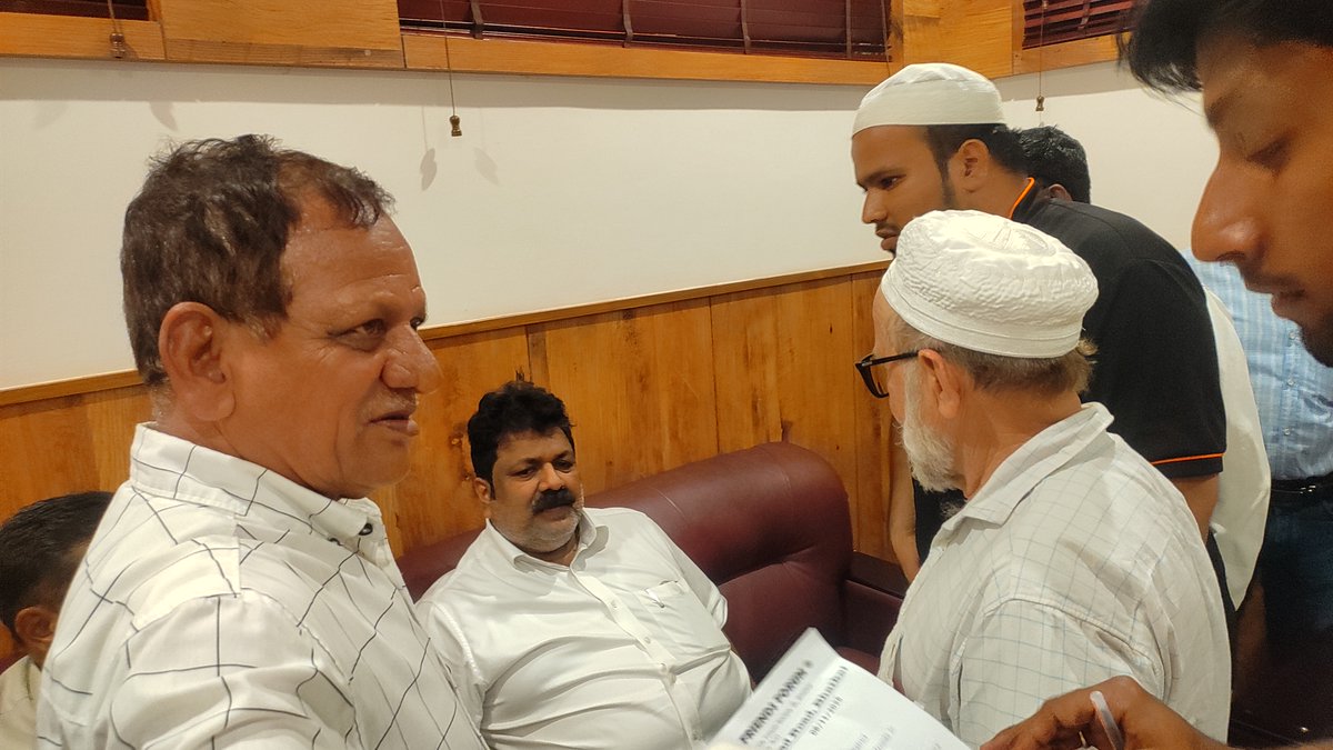 Rff_Bhatkal's tweet photo. Our delegation met Hon’ble Minister
@MankalSVaidya
to raise the serious issues faced by #RahmatAbad residents and #heble ; the dangerous condition of our PWD road leading to Tengingundi Fisher Port. His assurance for early repair gives us new hope.
@INCKarnataka
@CMofKarnataka https://t.co/DuKHK3mxCD