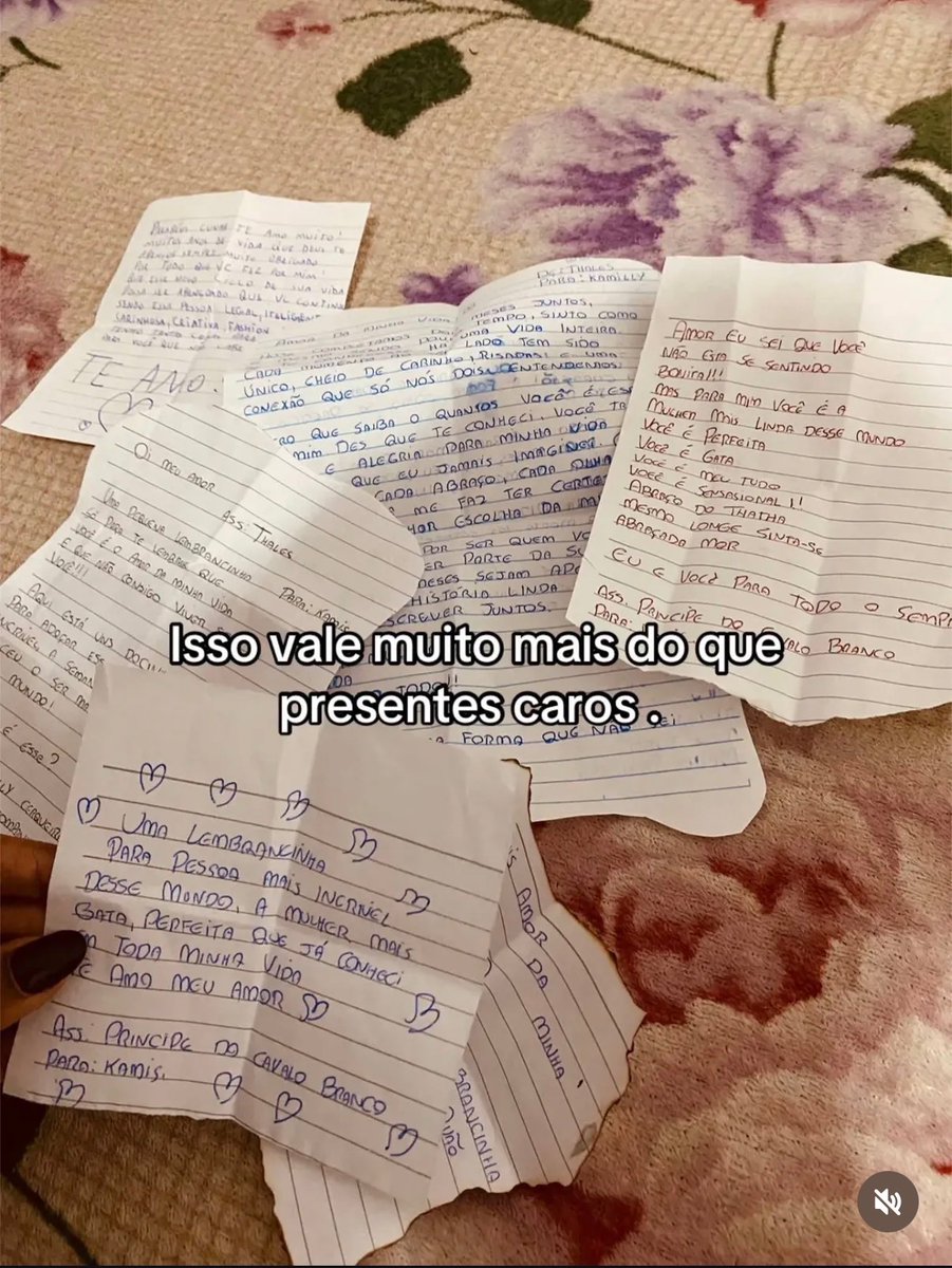 Tiktok fora de contexto tweet media