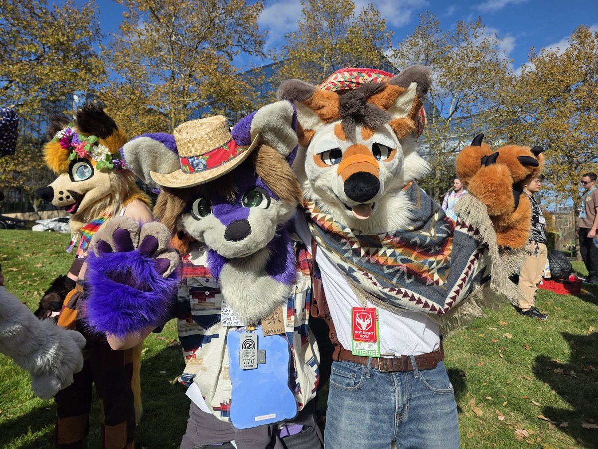 Marshallwusker's tweet photo. So furpocalypse 2025 was a blast with friends :3 excited for the next con whatever it may be #furry #furpocalypse #fursuit #Honda https://t.co/sQstWQeqdh
