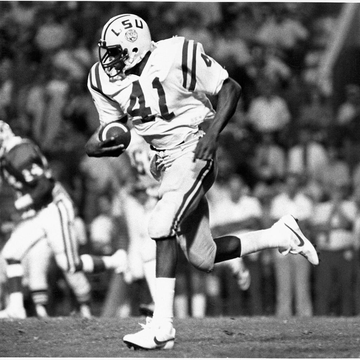 Happy 64th birthday to Eric Martin! 152 rec for 2,625 yds &amp; 14 TDs from 1981-84. Left LSU as the career leader in rec's and yds. 1983 All-American and 2x All-SEC.
