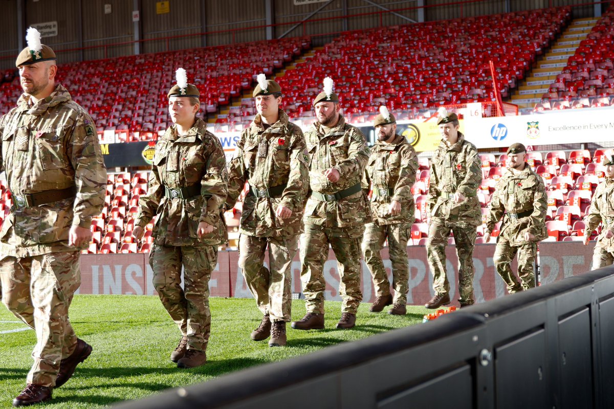 Wrexham_AFC's tweet photo. Proud to have the representatives of @ArmyInWales join us to help mark Remembrance weekend 🤝

🔴⚪️ #WxmAFC https://t.co/18VjA6Kavc
