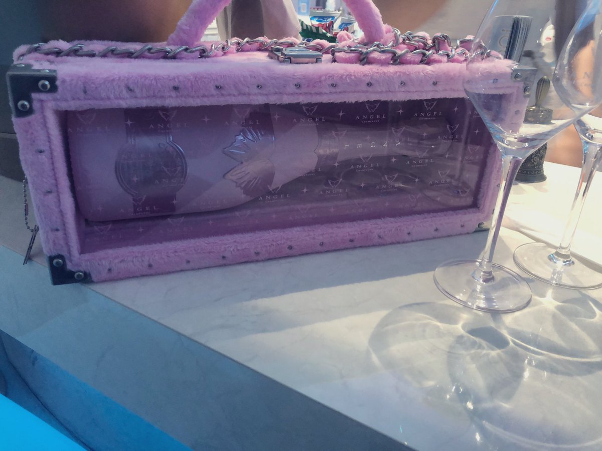 ひ、👦🏻 tweet media