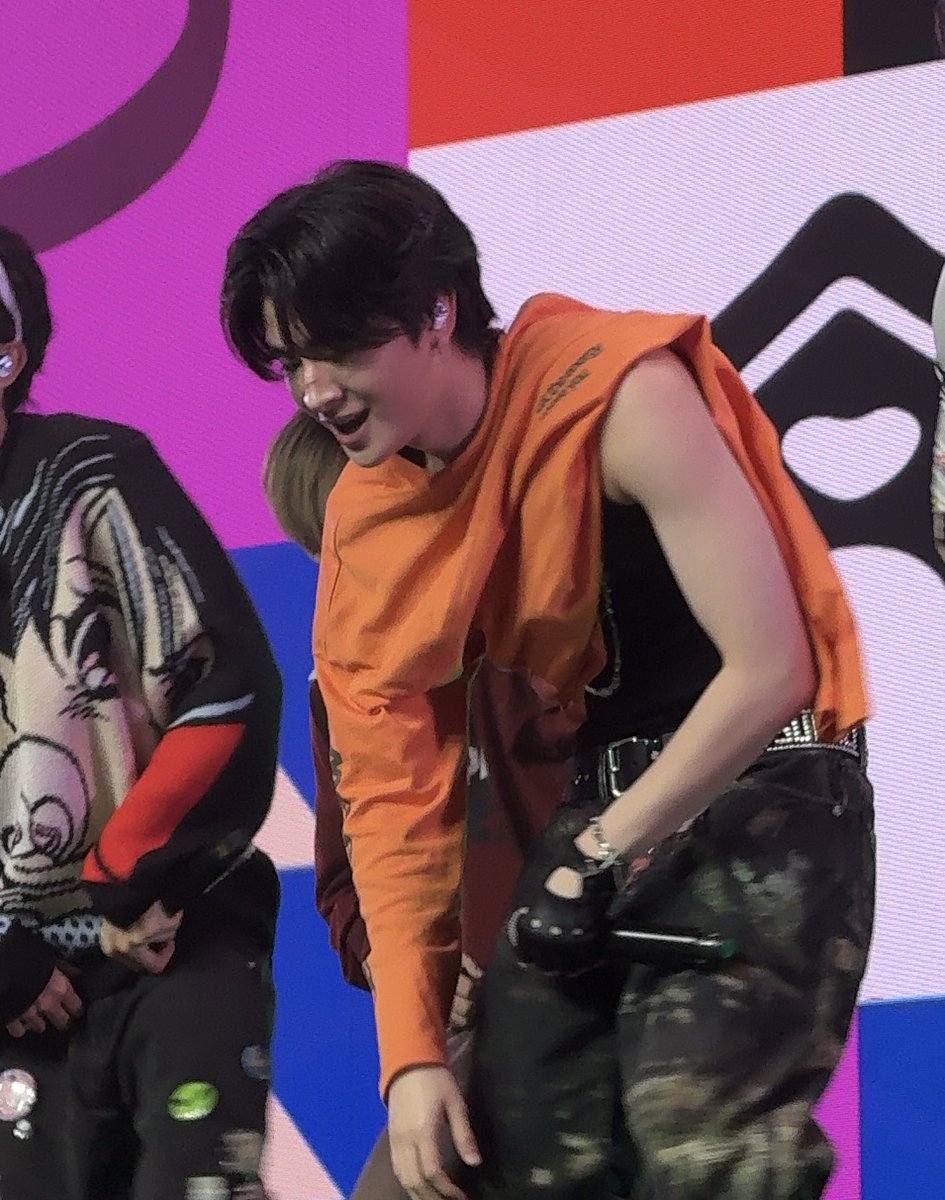 officiallybuu's tweet photo. น้องไทยชุดอะไรเนี่ยยยยยยยอีเชรีีนนนยยยหล่อมากกก 

#THAIchayanon  #FantaFestTHxBUS https://t.co/KsKeNfHBiS