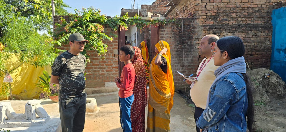 CPMGMP's tweet image. श्री पवन कुमार डालमिया, निदेशक डाक सेवाएं (मुख्यालय परिक्षेत्र) भोपाल द्वारा ग्रामीण क्षेत्रों में डाक सेवाओं एवं सुविधाओं की उपलब्धता तथा उनके प्रभाव का जमीनी स्तर पर आकलन करने हेतु ग्वालियर डाक संभाग के सिमिरिया ताल ग्राम की विजिट की गई ।