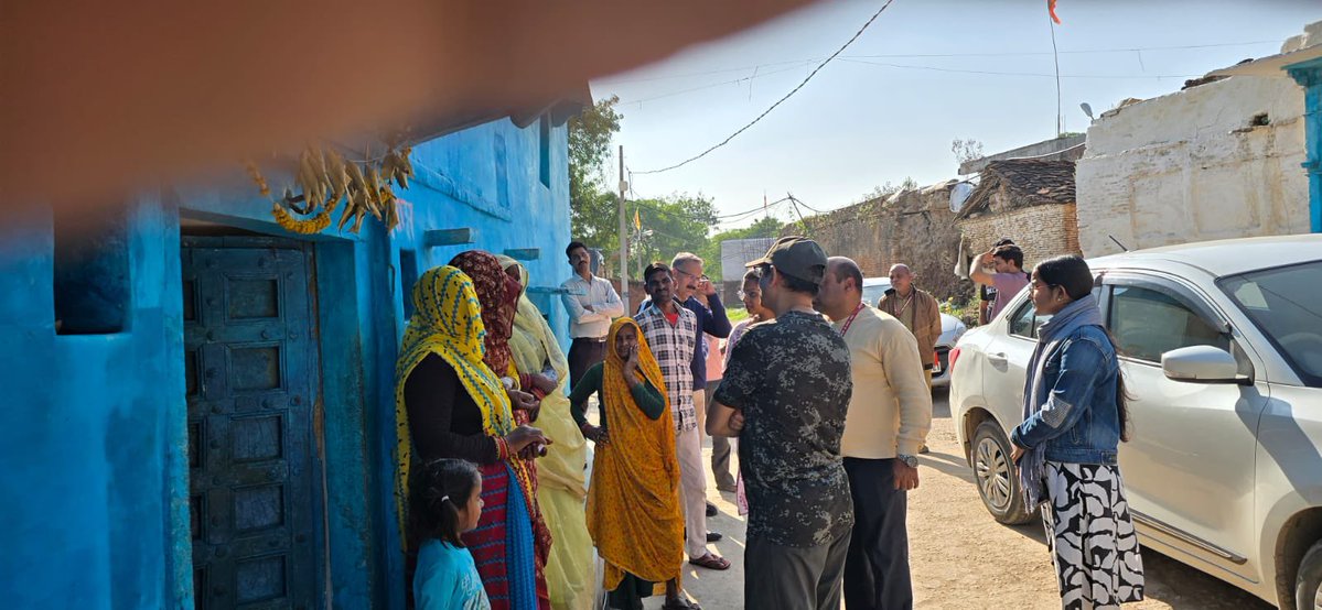 CPMGMP's tweet image. श्री पवन कुमार डालमिया, निदेशक डाक सेवाएं (मुख्यालय परिक्षेत्र) भोपाल द्वारा ग्रामीण क्षेत्रों में डाक सेवाओं एवं सुविधाओं की उपलब्धता तथा उनके प्रभाव का जमीनी स्तर पर आकलन करने हेतु ग्वालियर डाक संभाग के सिमिरिया ताल ग्राम की विजिट की गई ।