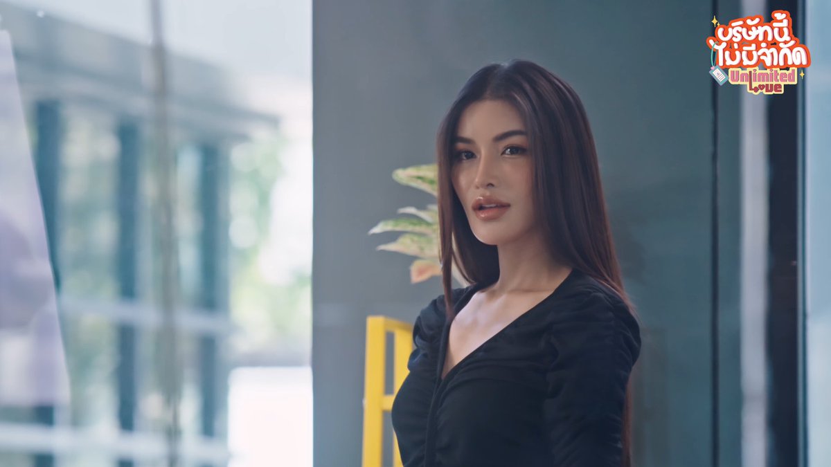 มุมกล้องดีแสงชัดเจนกลมกลืนธรรมชาติดูเป็นธรรมชาติมากๆเลยเผยให้เห็นแนวระนาบฉากที่กั้นระหว่างจุดกับสายตาและมุมตกกระทบลงบนตัวจนทำให้รู้สึกเข้าถึง signature