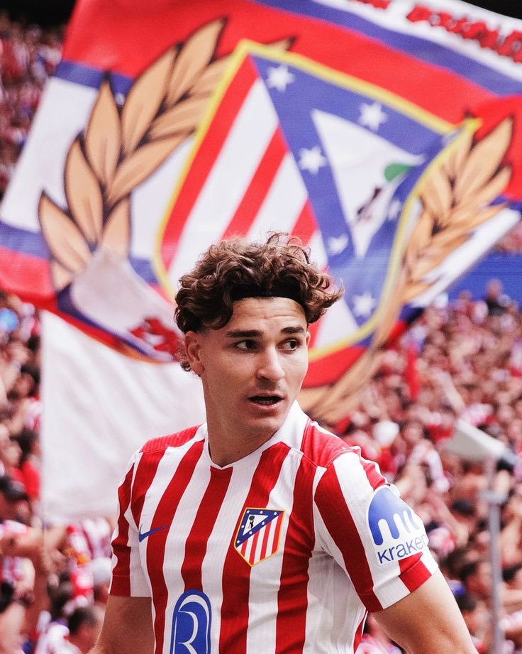 IvaanBlanco26's tweet image. Julián Álvarez: 

&quot;La mentalidad en el Atlético de Madrid es clarísima. Es uno de los pocos clubes que se ha clasificado para la Champions League cada año de las últimas 13 temporadas. En España, se enfrenta a dos gigantes, pero aún así consigue mantenerse competitivo. El Atleti…