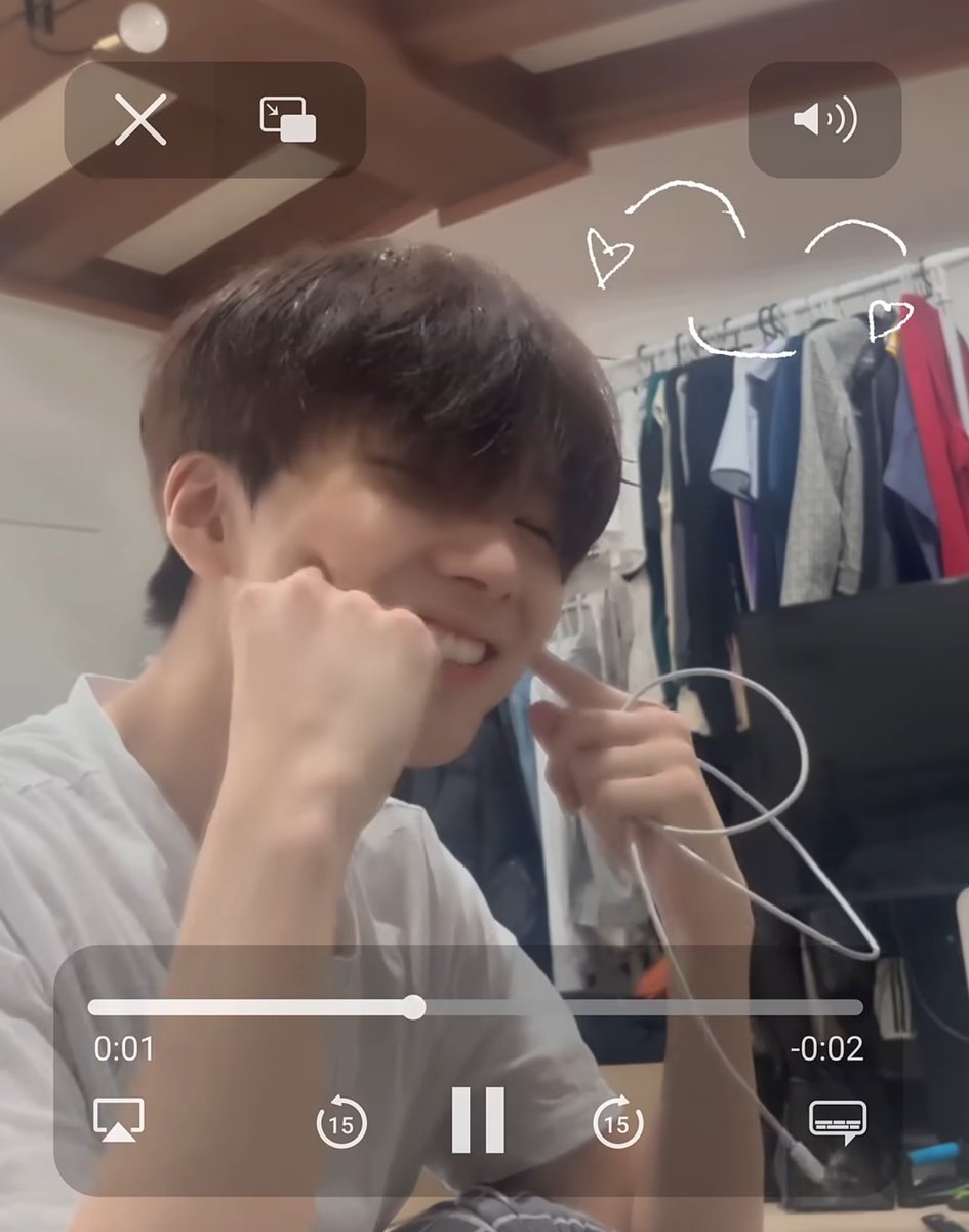 myonlyseon's tweet photo. 그레........
이 둘이 고딩x중딩때부터
지금까지
저 좁은 작업실에.들어가서
작업하나하나 알려주고.
좋은곡 나오면 제일 먼저 들려주고.
그 곡으로 같이 춤추면서 뛰어논. 사이란거지 . . .
그래.알아들었다. https://t.co/OljiFULPha