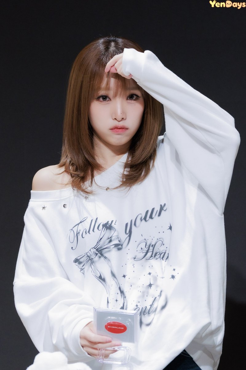 25.11.08 #최예나 #예나 #YENA #イェナ 팬사인회
6천장 찍어서 이런 사진 두 장이면 남는 장사지
