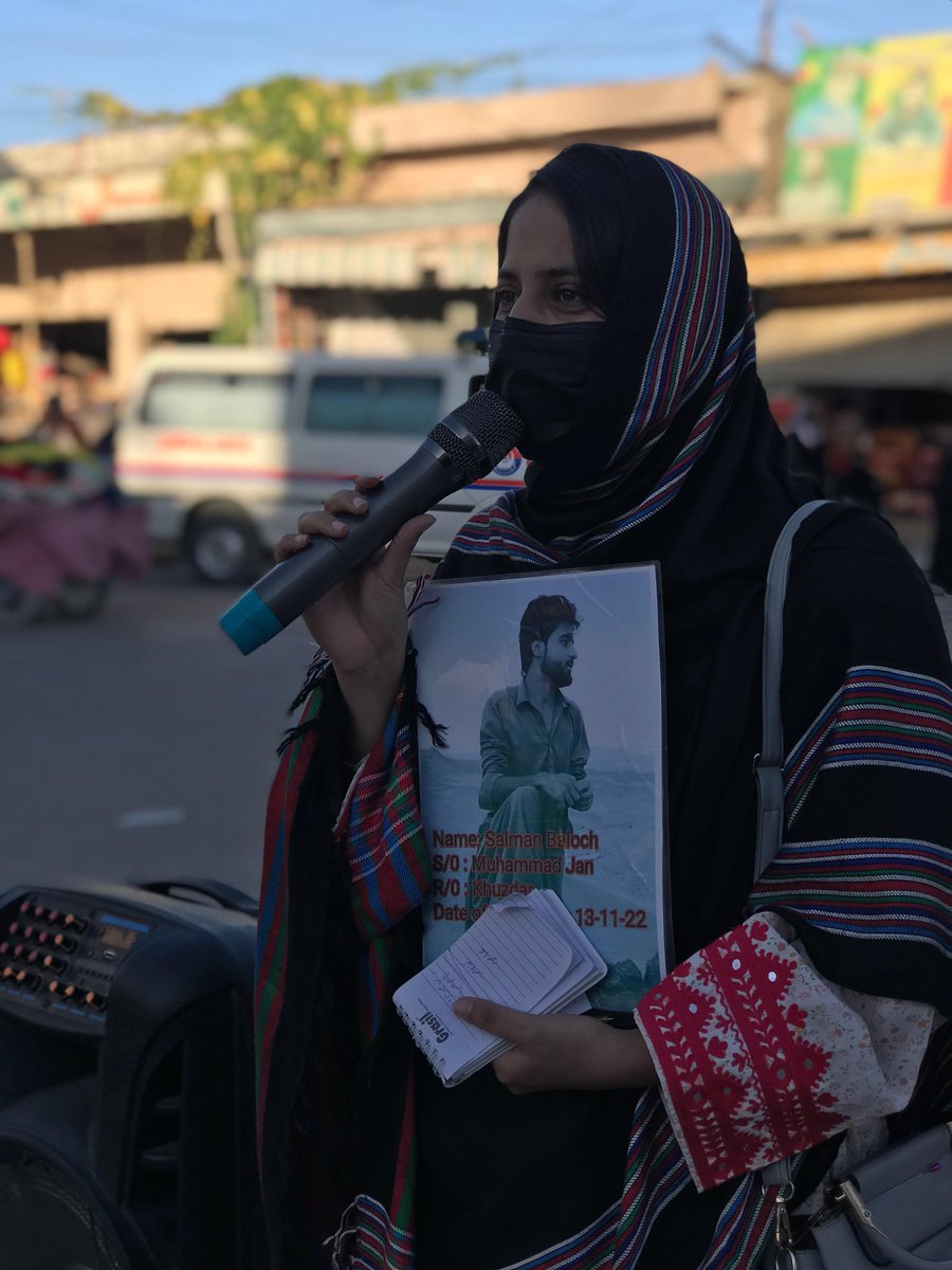 Sadia_Balochh's tweet photo. آج خضدار میں جبری لاپتہ میرے بھائی سلمان بلوچ کی گمشدگی کے تین سال مکمل ہونے پر ہم نے ایک ریلی نکالی۔
تین سال سے ہم انصاف، سچائی اور اپنے پیارے کی واپسی کے منتظر ہیں 
#ReleaseSalmanBaloch 
#StopBalochGenocide https://t.co/Hzvh7rqngM