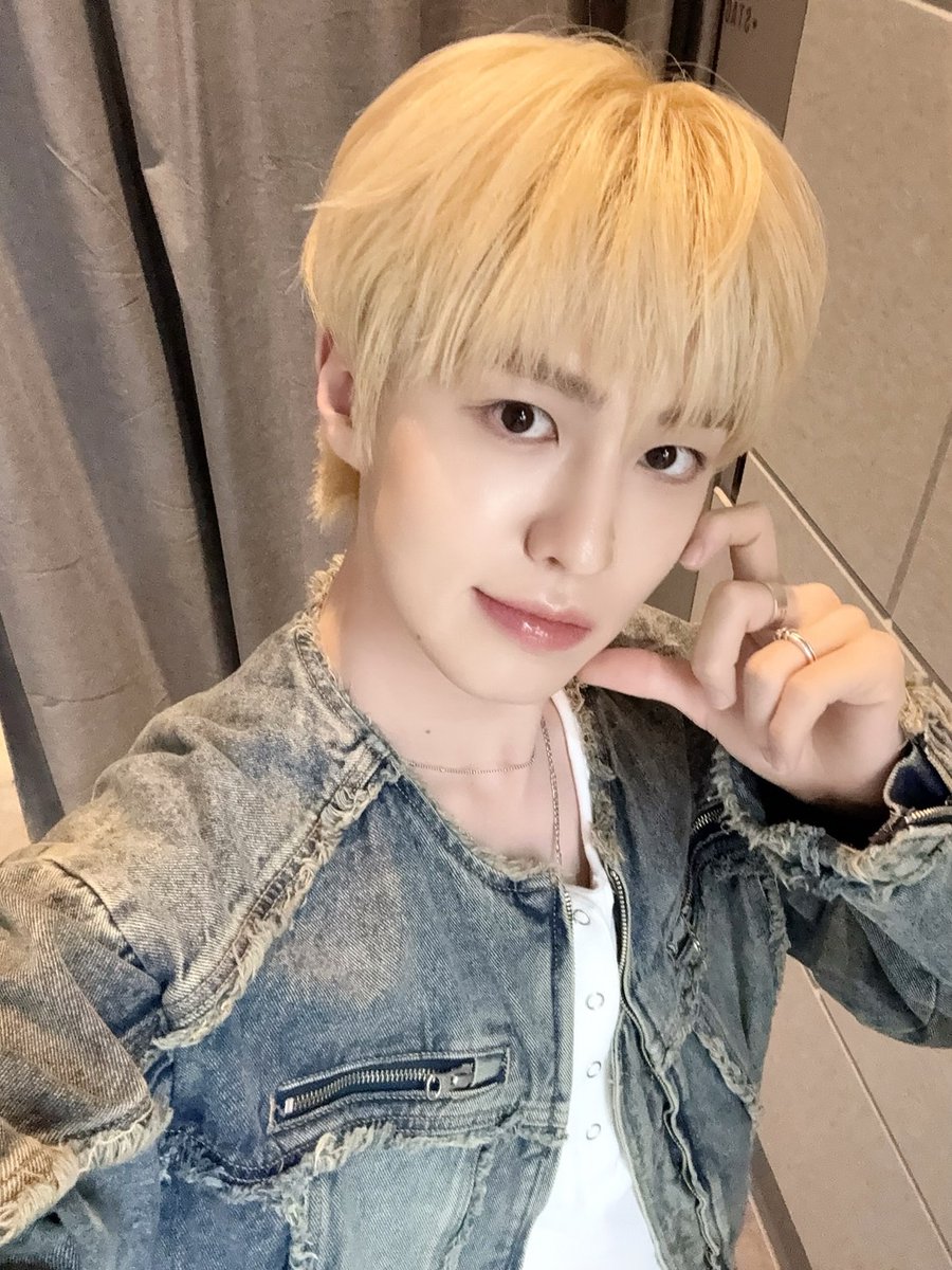 EPEX_JPN's tweet photo. ZENITH JAPAN 2周年 心からおめでとう🎉🧡

#EPEX #이펙스 #AYDEN #에이든 https://t.co/loe2kEV1Ik