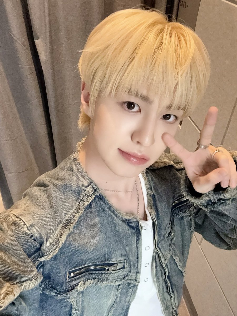EPEX_JPN's tweet photo. ZENITH JAPAN 2周年 心からおめでとう🎉🧡

#EPEX #이펙스 #AYDEN #에이든 https://t.co/loe2kEV1Ik