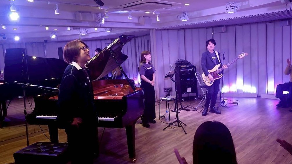 suzukitakahiko's tweet photo. 池袋 オクターヴハウス でのP-record acoustic LIVE 2025「Prologue」でした♪この会場で3人集まるのは9年ぶり！その時に来てくれた皆さんも、いつも応援してくれる皆さんもありがとう。元気に集まってLIVEが出来る喜びをとっても感じております。年内ラストは銀座で朝マメヒコです！ぜひ来てねー！ https://t.co/ItKXHa168z