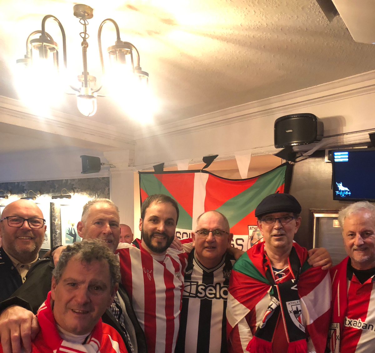 Another pic of that day. Thanks a lot for the pic, <a href="/23FenhamEusebio/">Davey Boy</a> A special reunion after all these years. Glad to see yous again <a href="/23FenhamEusebio/">Davey Boy</a> <a href="/FretwellColin/">Colin Fretwell</a> and Karl! ⚫⚪ Howay the lads!!!