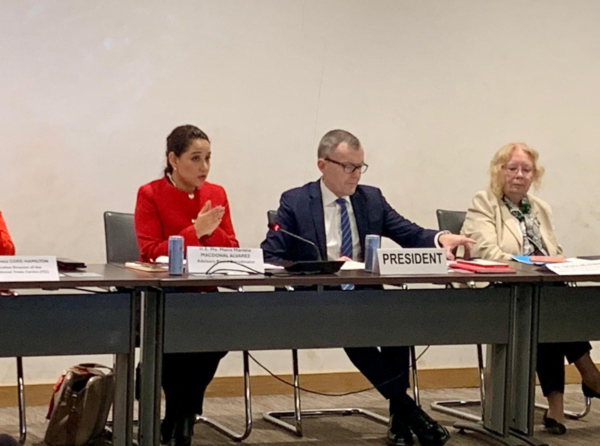 BoliviaUNOG's tweet photo. Sostuvimos la Segunda reunión del #Consejo Asesor del Presidente del Consejo de Derechos Humanos sobre #Igualdad de Género.

Presentamos a los miembros el desarrollo de un ejercicio de #Mapeo de #Datos sobre mujeres y la equidad de género. Junto a ONU Mujeres Ginebra consolidamos este primer mapeo de los datos disponibles producidos por #organizaciones internacionales #Ginebra, con el fin de fomentar sinergias, conocer las iniciativas y evitar retroceso en los derechos de las mujeres. 
1/2