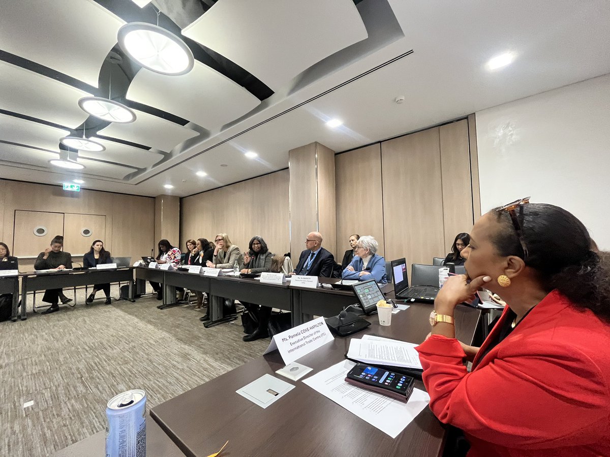 BoliviaUNOG's tweet photo. Sostuvimos la Segunda reunión del #Consejo Asesor del Presidente del Consejo de Derechos Humanos sobre #Igualdad de Género.

Presentamos a los miembros el desarrollo de un ejercicio de #Mapeo de #Datos sobre mujeres y la equidad de género. Junto a ONU Mujeres Ginebra consolidamos este primer mapeo de los datos disponibles producidos por #organizaciones internacionales #Ginebra, con el fin de fomentar sinergias, conocer las iniciativas y evitar retroceso en los derechos de las mujeres. 
1/2