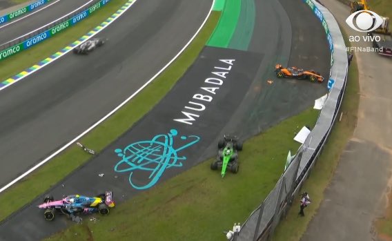 choidates's tweet photo. interlagos não é brincadeira https://t.co/1N9OyXhNOz