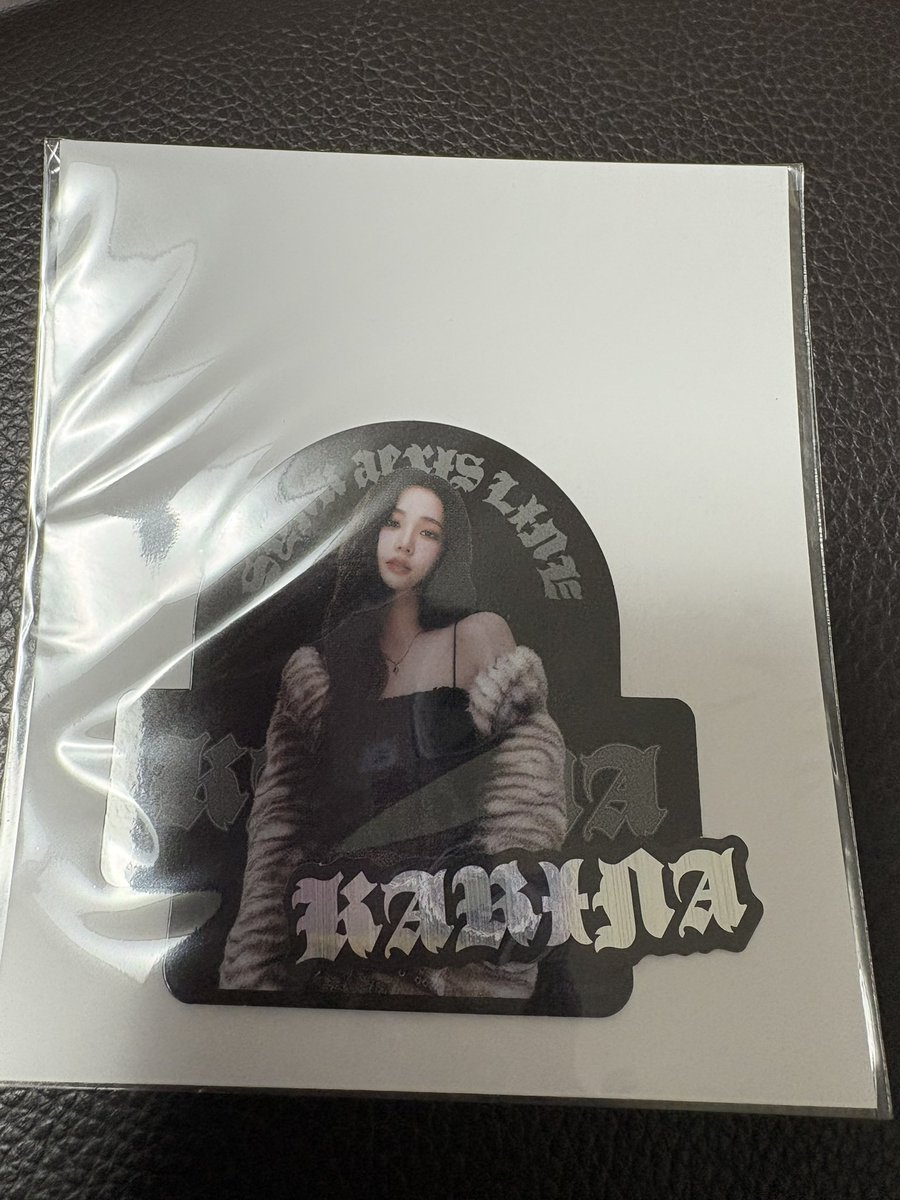 teume___yoon's tweet photo. @pyo_1210 検索から失礼します。
こちらのカリナとポーチ交換可能でしょうか？ https://t.co/FfEZZZdVRX