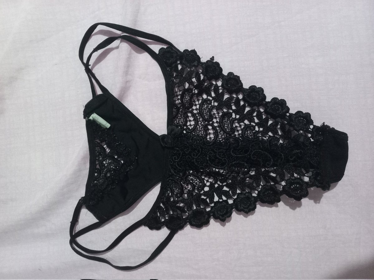 espaylasim123's tweet photo. Takipçim 30 yaşındaki karısının seksi tanga ve stringlerini paylaştı https://t.co/LdixO0YNVX