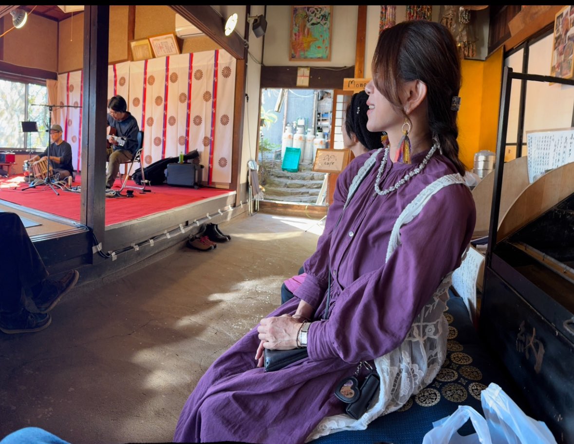 suncok_official's tweet image. 吉野音街道🎵

私たちは「大師山寺」会場。
お寺さまでの演奏🎶でした✨✨

眼下に吉野川が広がる素晴らしい景観の山寺で、心地よい秋の午後、ボサノバ演奏をさせて頂きました😌♫

たくさんの方にお越し頂き、ありがとうございました✨

#吉野音街道
#SunsetCocktail
#ボサノバ
