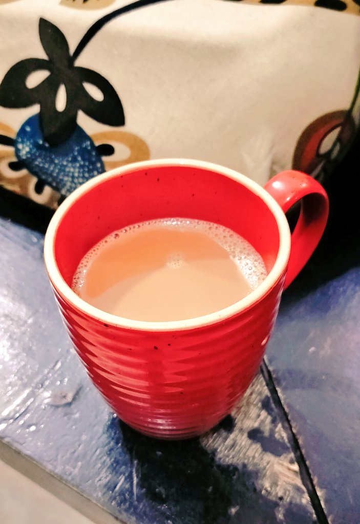 ज़िंदगी की मुसीबत से जब-जब टेंशन बढ़ता है,

एक कप चाय पीने से बड़ा सुकून मिलता हैं...!!

#कुछ_पल_तेरे_संग 🥰❤️