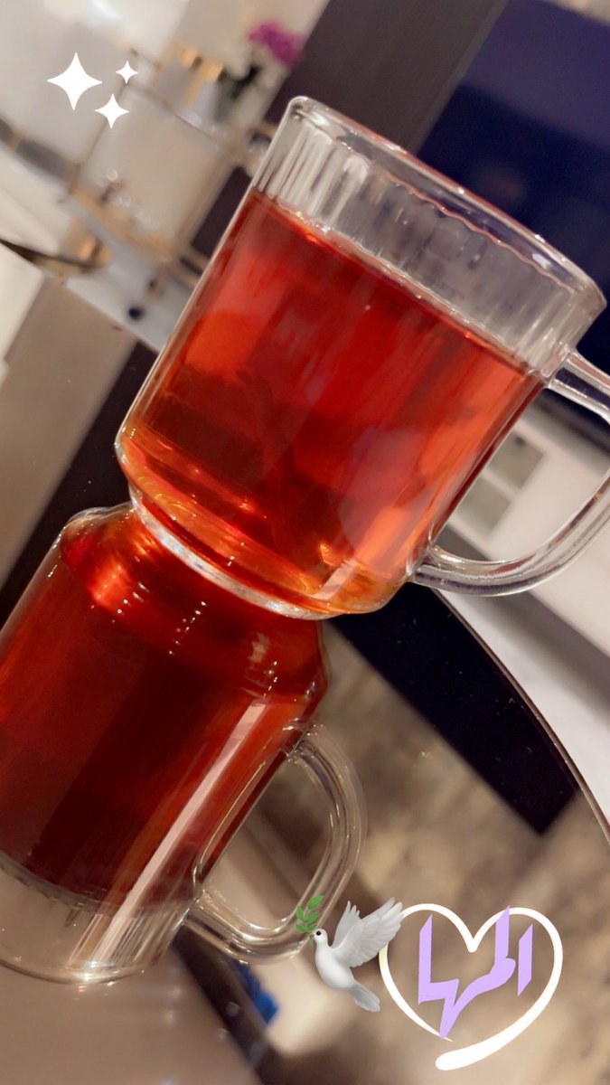 "ما مضى… ليس عبئاً ، وما سيأتي ليس
وعداً ،،،
أنا بينهما .. أتنفس، وأتعافى، وأتقبل.❤️
 #بوح_الكلام