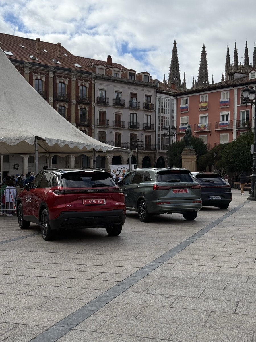 GJ_Automotive's tweet photo. Hoy nos encontrarás en la #PlazaMayor celebrando el #DíaDelPeñista con @MGMotorEspana , @dfskspain y @seresmotor_es 🚗💥

Ven a verlos de cerca con Grupo Julián Automotive. 🙌

#Burgos #GJAutomotive #Coches #Automocion #Peñas https://t.co/ZCiC6ZCzay