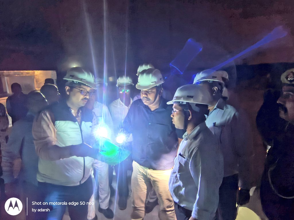 किसान सहकारी समिति चीनी मिल महमूदाबाद का आकस्मिक निरीक्षण कर व्यवस्थाएं देखी। किसानों के हित में मिल के रिपेयर एवं मेंटीनेंस के कार्यों को शीघ्र पूर्ण कराते हुये मिल का संचालन प्रारम्भ कराए जाने हेतु आवश्यक निर्देश सभी सम्बन्धित अधिकारियों को दिए।