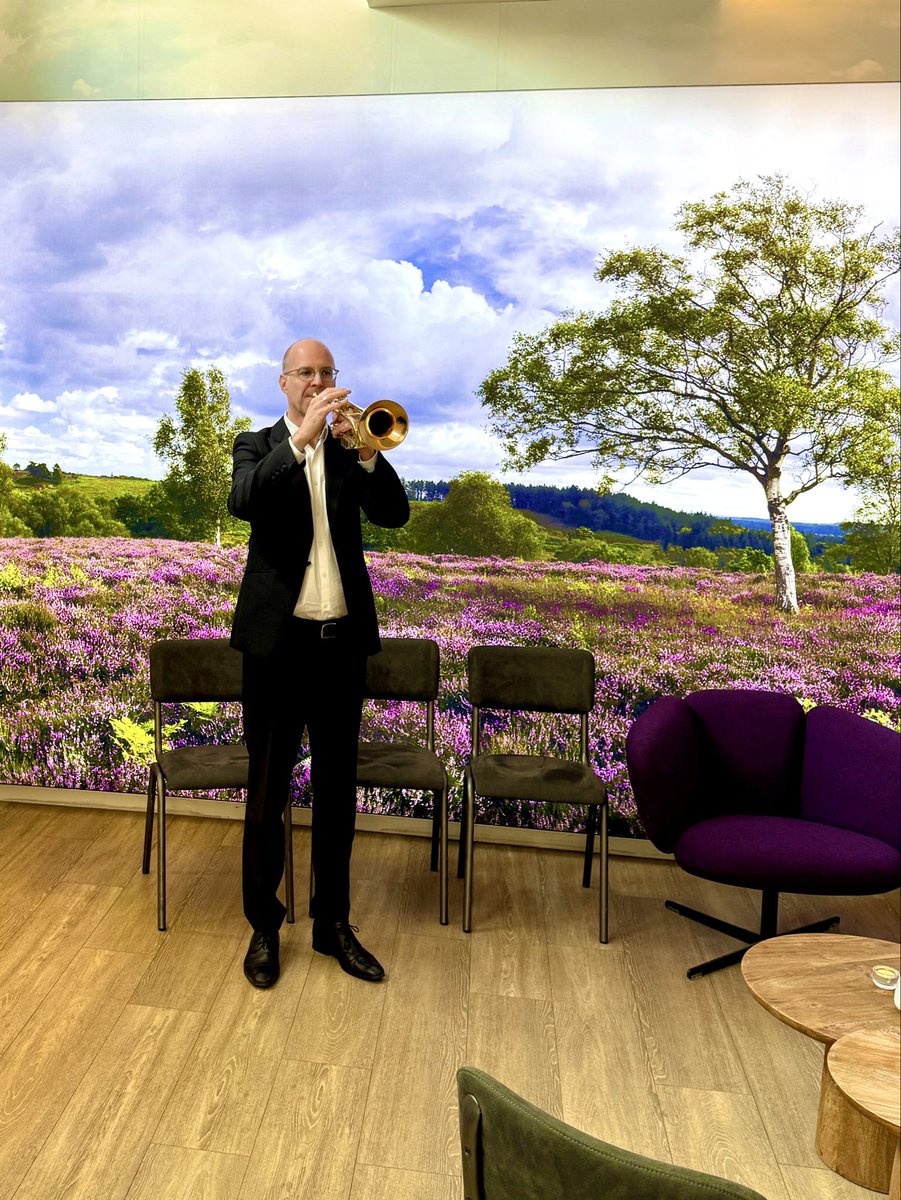 UitvaartTrompet's tweet photo. Kleinste crematorium van Nederland

Vandaag was ik in Heteren, waar ik hartelijk werd ontvangen door Marcel Jacobi bij  FineVita  — het kleinste crematorium van Nederland.

Op de foto ben ik aan het inspelen; je ziet daar ook iets van de warme, huiselijke sfeer die deze 1/2 https://t.co/TIqRyq7cJ9