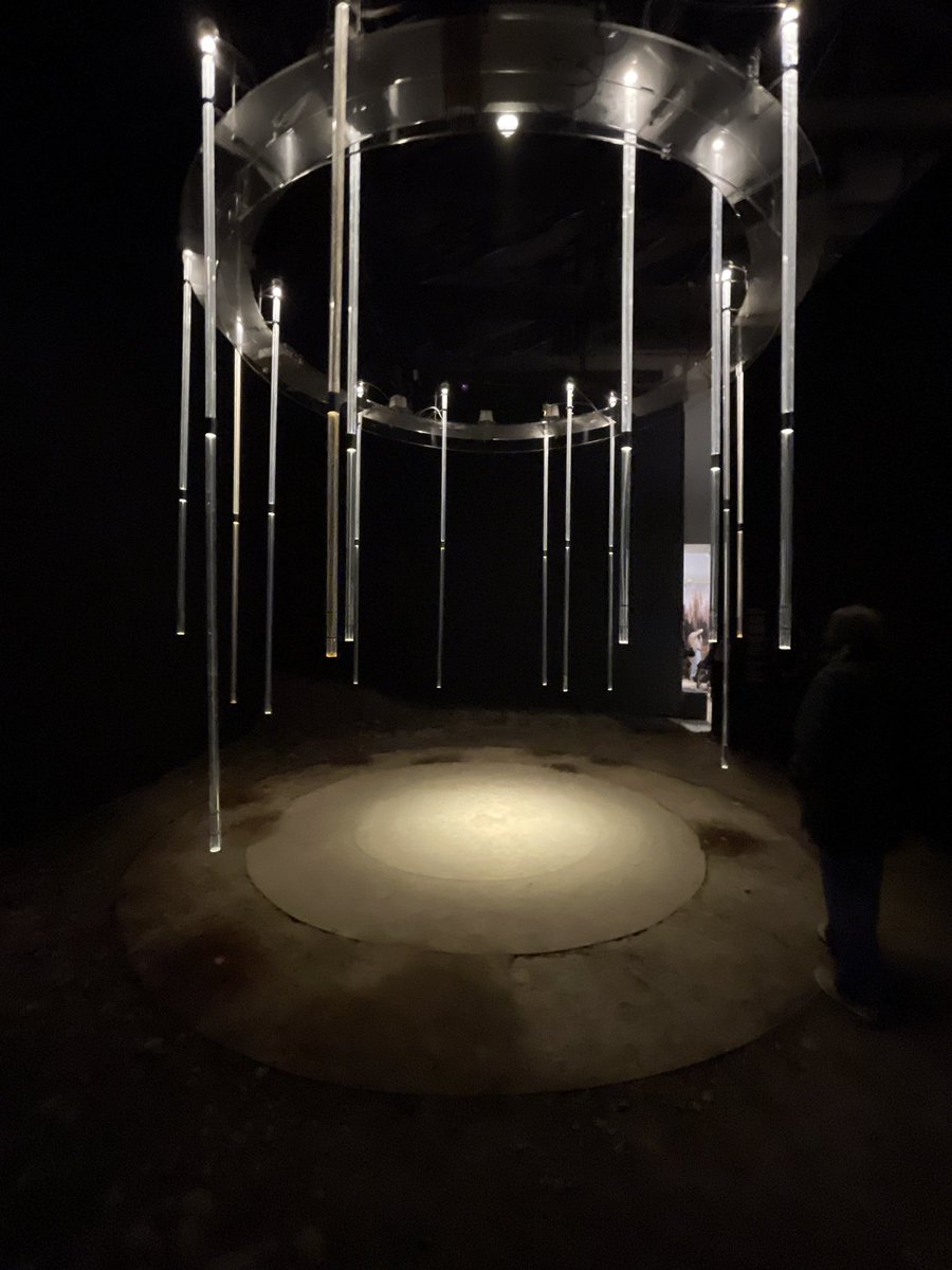 今年のベニスビエンナーレは、MITのカルロ・ラッティが手掛け、気候変動に対してどう「適応」するかがテーマ。
金獅子賞取ったバーレーン館は空調の工学的な提案で、同賞のDS+Rは運河の水をエスプレッソにして提供、工学的だけどアート要素強い。同級生が手掛けたコソボパビリオンも良かった。