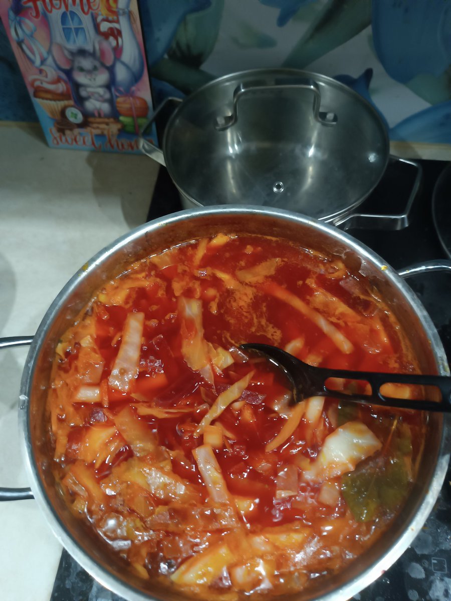 Если девушки не умеют готовить борщ, то что это такое, я вас спрашиваю? Свекольник?!