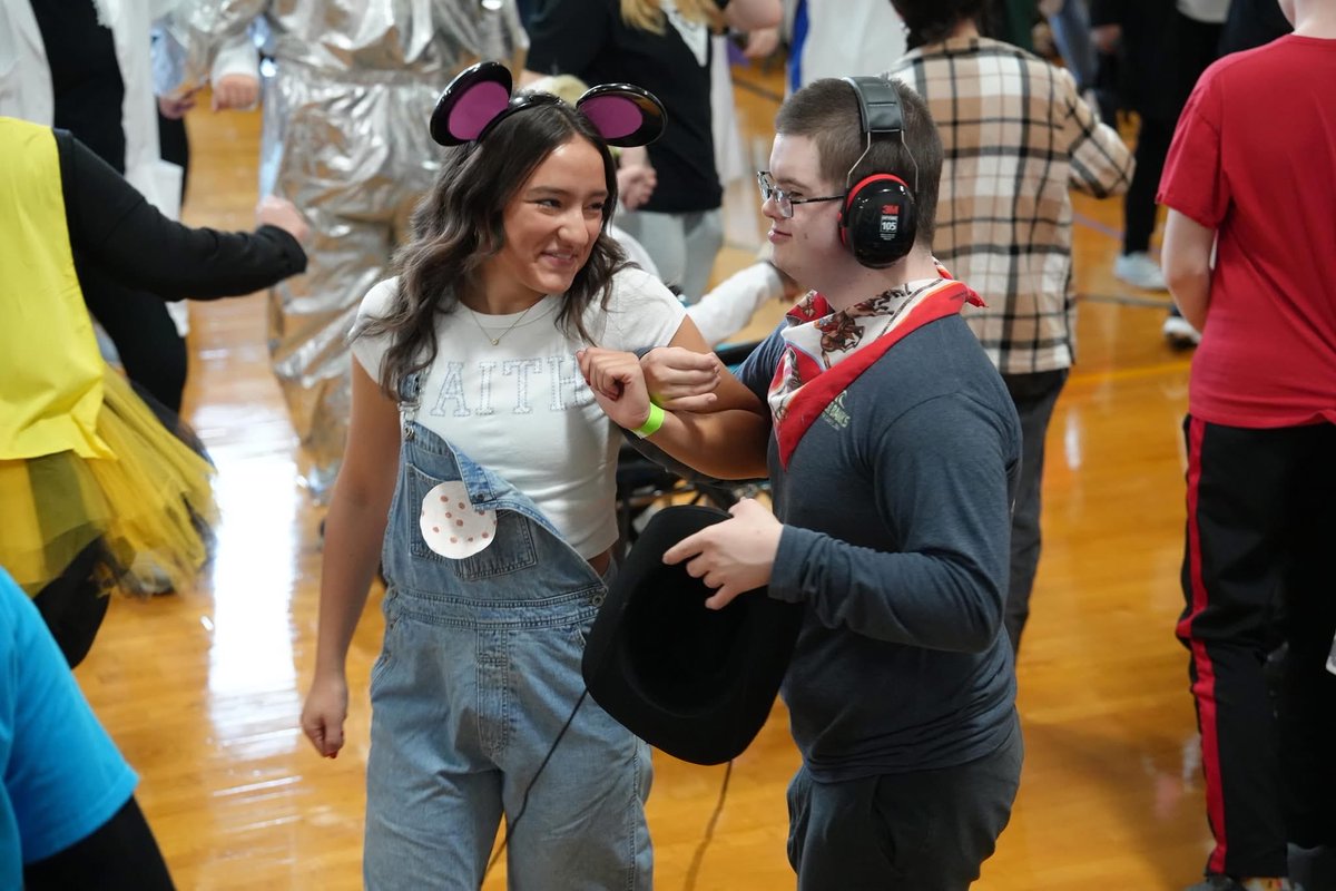 AbleNotLabel's tweet image. 🎃💃 Monster Mash Inclusive Dance 2025 🕺✨

Thank you sponsors!
Chet’s Chicken | Between the Bun |Romeo’s | Angelina’s | Fiesta Jalapeño | Marco’s | Culver’s | Crumbl | Dairy Queen | Beverage Distributors | Ridge Barber